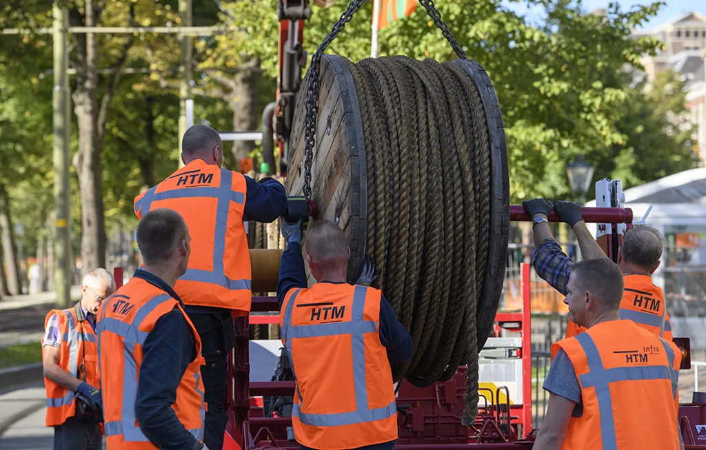 HTM werknemers bezig met breeuwen